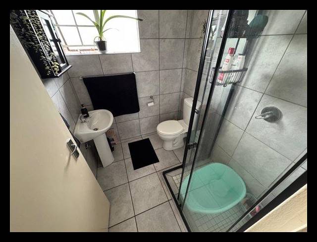 2 BEDROOM TOWNHOUSE FOR SALE IN VAN RIEBEECK PARK